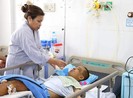 Xót xa cảnh bé trai bại não bị tai nạn giao thông