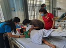 Bà Tô Thị Bích Châu, đoàn TP.HCM tiếp tục thăm miền Trung