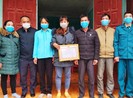Quảng Ninh: Khen thưởng gia đình hoãn cưới chống COVID-19