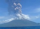 VIDEO: Núi lửa phun trào, dân Indonesia hoảng loạn tháo chạy