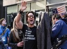 Facebook xóa trang #WalkAway, cấm bài đăng ủng hộ ông Trump