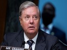 Người ủng hộ ông Trump bao vây một nghị sĩ Cộng hòa