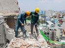 Cận cảnh cưỡng chế công trình xây dựng vượt tầng quận 10
