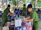 Bị chặn bắt, ba người chở hàng lậu nhảy xuống biển tẩu thoát