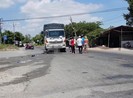 Nhiều hộ dân lấn chiếm hành lang trên tuyến Nam Sông Hậu