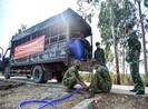 Kiên Giang: Bộ đội hỗ trợ nước sinh hoạt cho dân vùng hạn, mặn