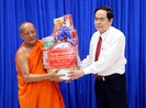 Phó Chủ tịch Quốc hội chúc Tết Chôl Chnăm Thmây ở Sóc Trăng