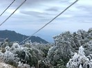 Đường dây điện, trạm biến áp ở Cao Bằng bị băng tuyết bao phủ