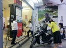 Giá xăng A95 lại tăng lên gần 17.000 đồng/lít