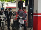 Chiều nay giá xăng tiếp tục tăng nhẹ, giá dầu giảm