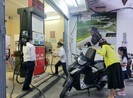 Chiều nay, giá xăng đồng loạt giảm nhẹ sau nhiều lần tăng