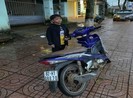 Công an đã đưa bé 13 tuổi chạy xe máy gần 300 km về nhà