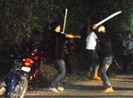 Thiếu niên bị hàng chục người đánh bầm dập vì cú vung chân