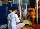 Cứu sống thuyền trưởng nguy kịch trên biển Hoàng Sa