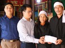 Trao hơn 61 triệu đồng cho thân nhân liệt sĩ Cao Văn Thắng