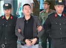Tạm giam kẻ đi đòi nợ, dùng súng bắn vào nhà dân
