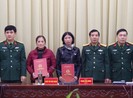 Vợ của 4 liệt sĩ đoàn 337 được tuyển dụng vào quân đội