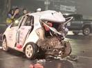 Xe bán tải đâm nát 2 xe taxi, nữ hành khách trẻ nguy kịch