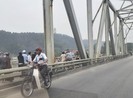 Người đàn ông dựng xe trên cầu, gieo mình xuống sông Lam