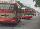 2 xe buýt ‘chèn’ nhau trên đường làm khách hoảng sợ
