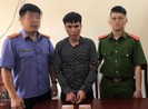 Kẻ ôm 2 bánh heroin cào cấu, cắn cảnh sát khi bị vây bắt