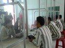 Người nhà gửi tiền cho phạm nhân được không?
