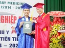Chàng thủ khoa kép mê học ngành thú y