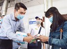 Phải đeo khẩu trang mới cho lên xe buýt
