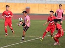 Dàn tuyển thủ Việt Nam giao đấu trên sân Hàng Đẫy
