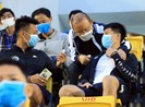 Thầy Park chứng kiến Quang Hải và đồng đội thua nặng