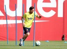 Messi ra sân tập luyện, La Liga tái xuất