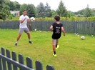Clip: Ronaldo chơi bóng cùng con trai khi bị cách ly 14 ngày