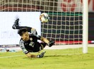 Clip: 'Vua' bắt penalty Tiến Dũng và 'chiêu' của thầy Chung