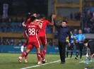 Lạ lùng HA Gia Lai ‘tự sát’, Sài Gòn vẫn nhất bảng