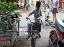 6 tuổi đi làm kiếm tiền và nói về... tình yêu