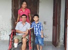 Hơn 79 triệu đồng gửi về hỗ trợ cho vợ chồng anh Thìn