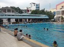 “Rình mò” ở hồ bơi
