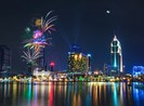 Video TP.HCM rực sáng pháo hoa chào mừng ngày 30-4