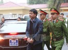 Ảnh: Ông Đinh La Thăng và đồng phạm bị dẫn giải ra tòa