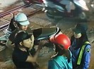 Đôi nam nữ vi phạm giao thông hành hung phóng viên