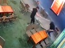 Nhóm thiếu niên chém gục đối thủ bằng dao phóng lợn