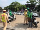 Đà Nẵng: CSGT xử phạt nhiều lái xe công nghệ dùng điện thoại