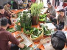 Rộn ràng thi gói bánh chưng mừng giỗ Tổ Hùng Vương