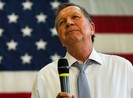 Mọi đối thủ bỏ cuộc, Donald Trump 'một mình một ngựa' về đích