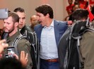 Thủ tướng Canada mặc áo chống đạn vận động tranh cử