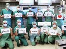 Mỹ với châu Âu, dân nơi nào ‘biết sợ’ COVID-19 hơn?