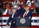 CT Ủy ban Tư pháp Thượng viện góp 500.000đô cho ông Trump kiện