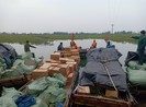 Thấy biên phòng liền bỏ 7 chiếc bè, bơi về phía Trung Quốc