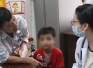 Trẻ chơi điện thoại, xem ti vi quá nhiều dễ bị tâm thần