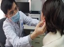 Đua nhau tiêm filler tạo tai Phật thay đổi tướng số